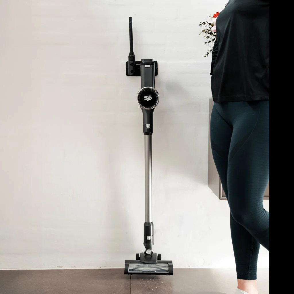 Sjö Premium monteret på vægbeslag, klar til brug og opladning